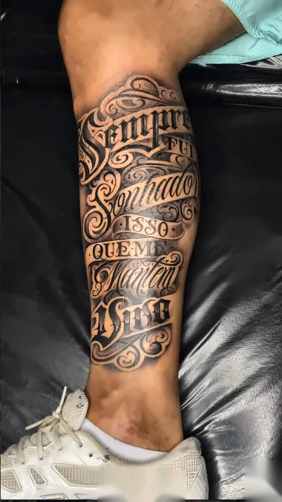 Lettering na perna