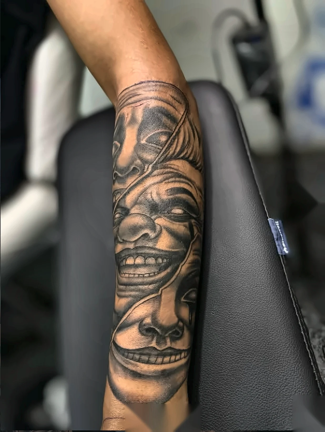 Máscaras no braço